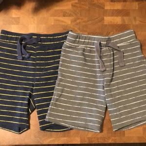 2pairs of Old Navy boys sweat shorts 4T